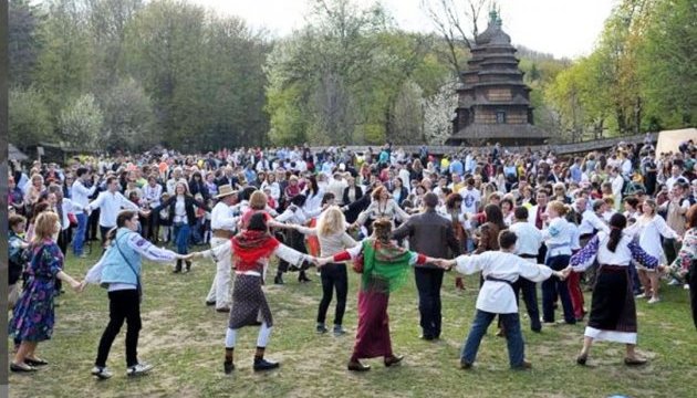 « Le Danse sinueuse » : l’énigme du labyrinthe qui réveille le printemps en Ukraine